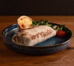 Tortilla śniadaniowa z jajecznicą