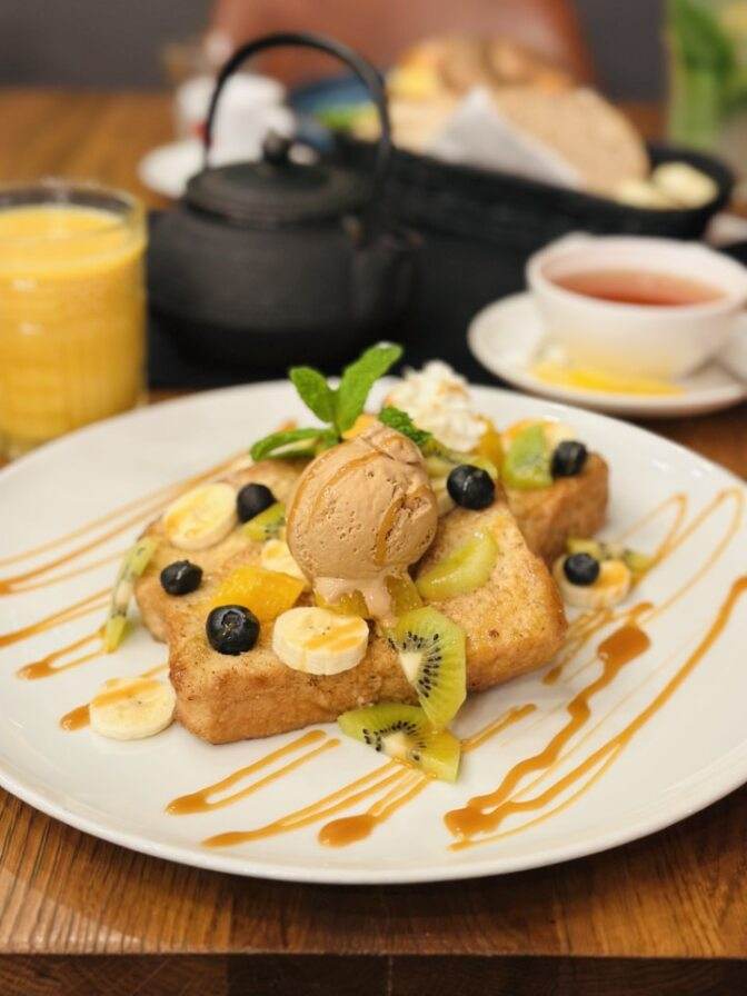 Tost francuski z owocami